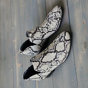 Kenneth Cole Reaction Side Skip Snake Print booties